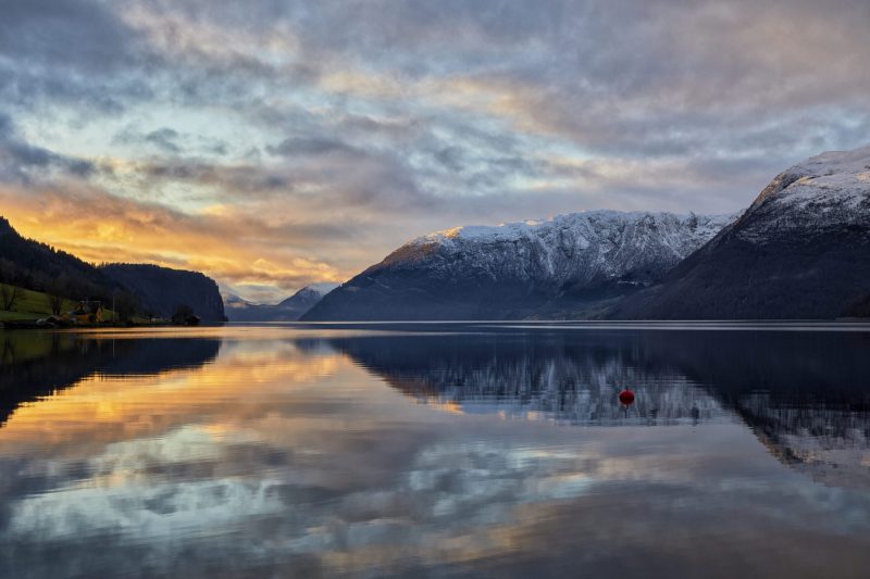 Sonnenuntergang hinter dem Fjord